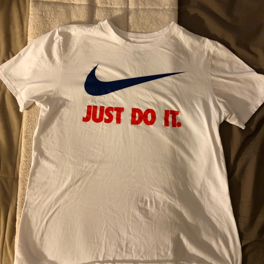 Nike tee LARGE